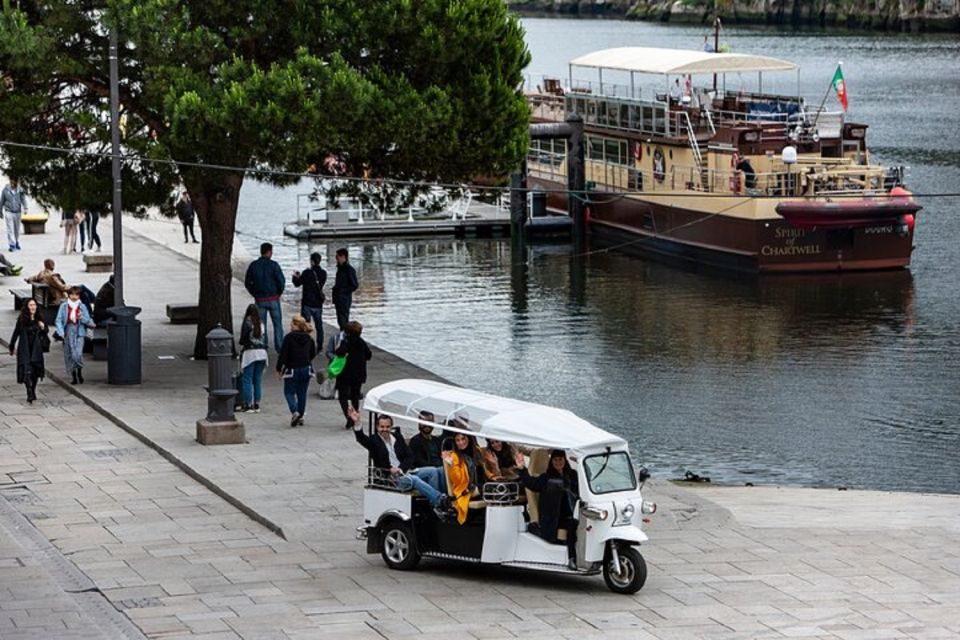 2 Hour Private Tuktuk Tour in Porto to Monastery and Cellars - Itinerary Highlights