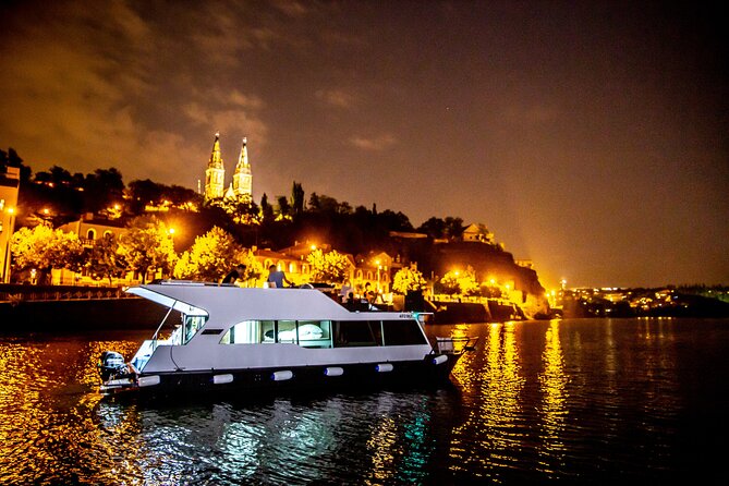 3-hours Prague Private Boat Cruise Beer or Prosecco Unlimited - Unlimited Czech Beer Included