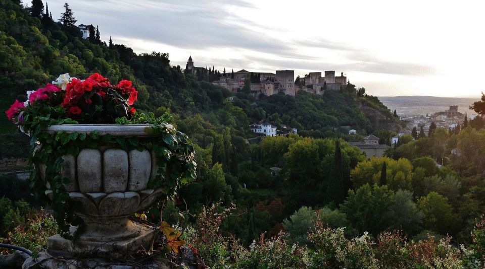 Albayzin and Sacromonte Private Tour at Sunset - Experience Highlights