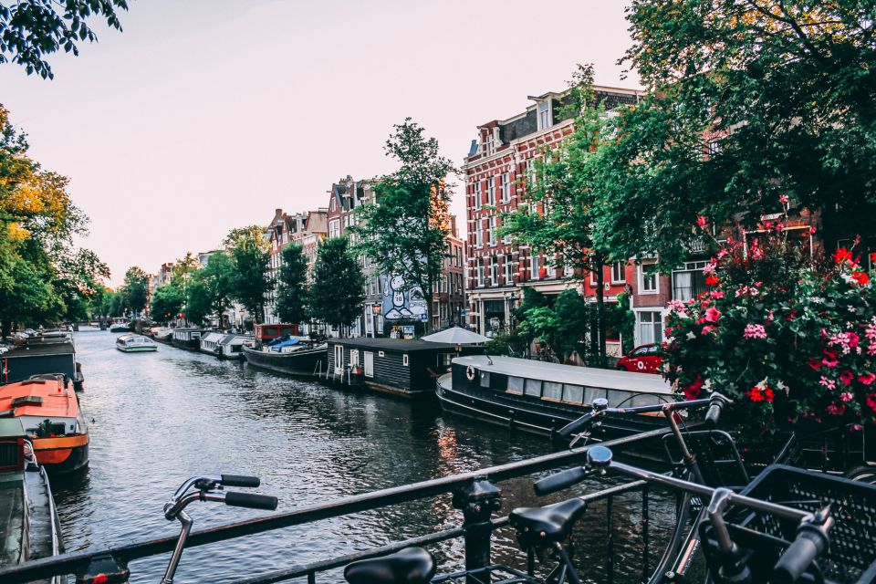 Amsterdam: Highlights Self-Guided Scavenger Hunt & City Tour - Itinerary and Highlights