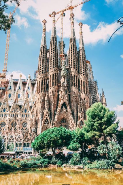 Barcelona Highlights: The Best of Gaudi On Segway - Itinerary Highlights