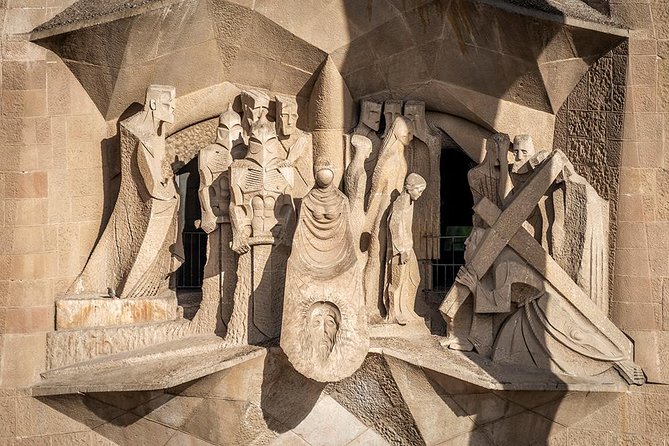 Barcelona: Private Evening Tour of Sagrada Familia With Expert Guide - Tour Details and Inclusions