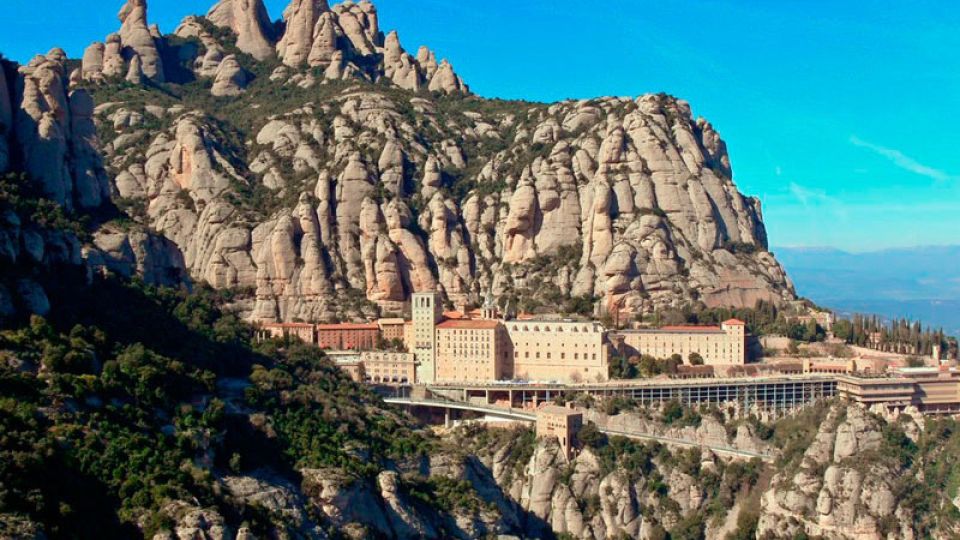 Barcelona: Sailing Experience and Montserrat Tour - Itinerary and Activities