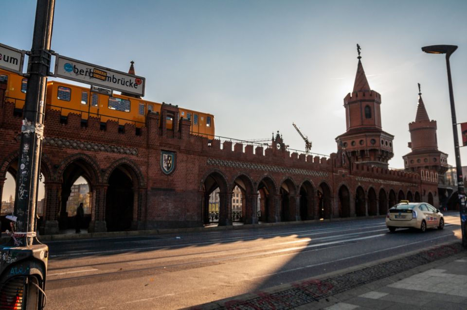 Berlin: Alternative Culture Walking Tour & Photoshoot - Explore Vibrant Street Art