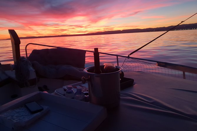 Boat Trip at Sunset + Bottle of Cava + Seafood Tapa - Inclusions