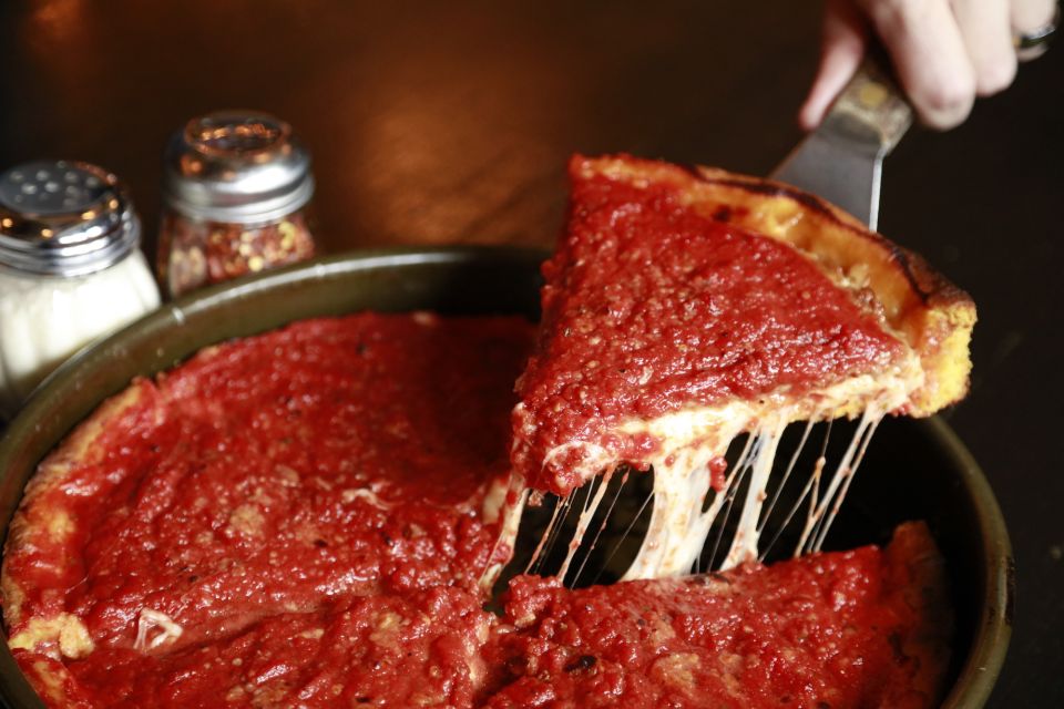 Chicago: Downtown Pizza Guided Walking Tour With Tastings - Pizza Experience