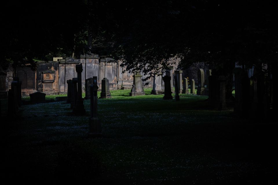 Edinburgh: Guided Ghost Walking Tour in English - Highlights of the Tour