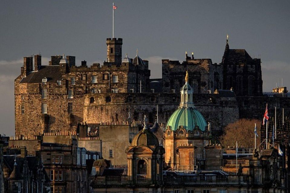 Edinburgh: The Mary Queen of Scots Guided Walking Tour - Discovering Edinburgh Castle