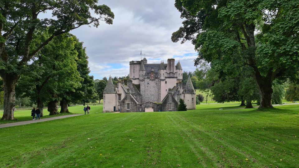 From Aberdeen: Castles, Whisky and Food Tasting Tour - Whisky Distillery Visit