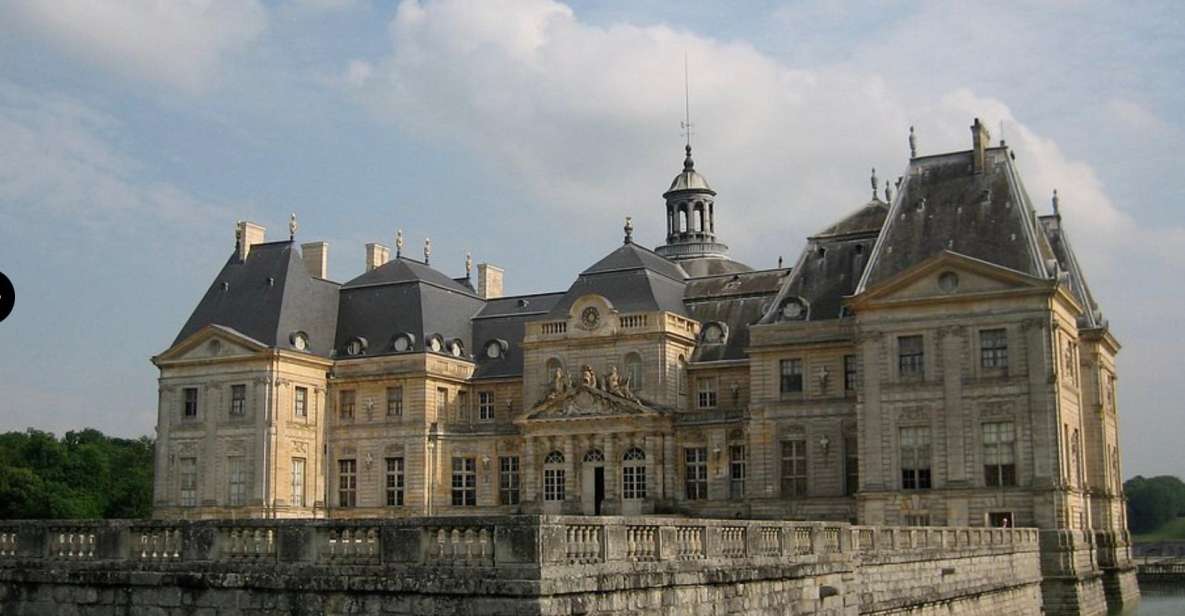 From Paris: the Grand Christmas Vaux Le Vicomte & Fontainebleau - Chateau De Fontainebleau