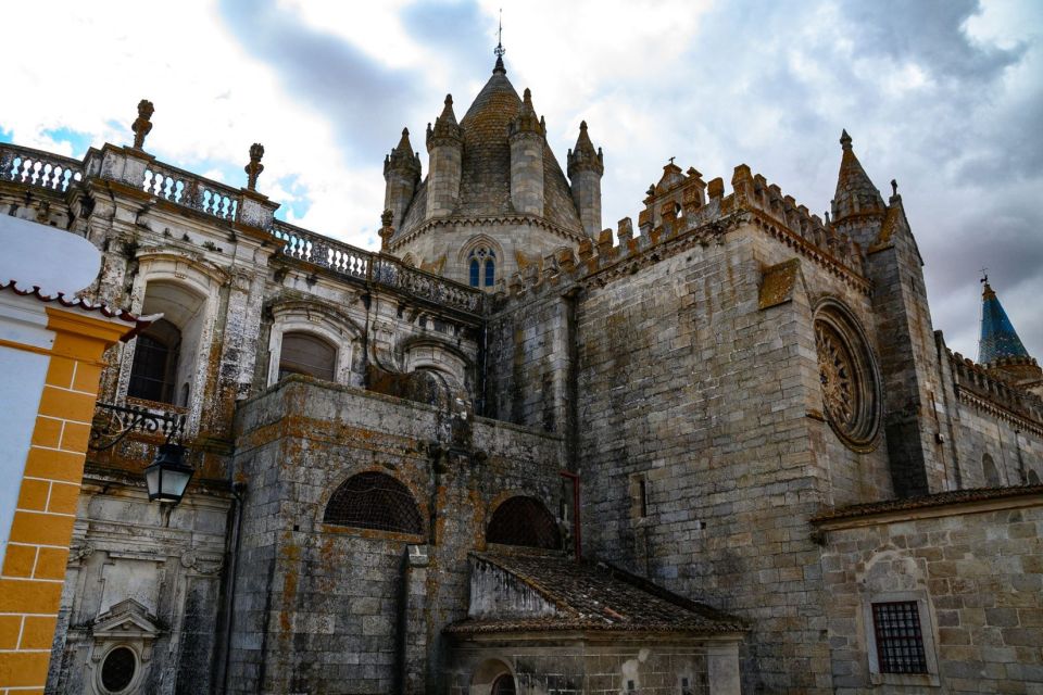 Full Day Private Transport - Évora and Megalithic Sites - Évoras Historic City