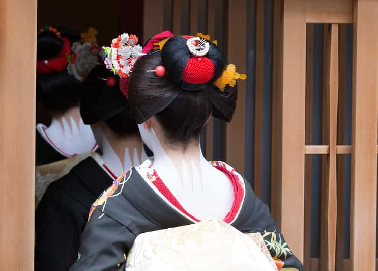 Gion Guided Walking Tour: Discover the World of Geisha - Itinerary Highlights