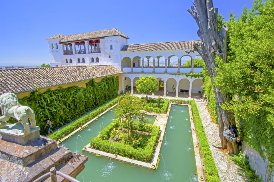 Granada: Alhambra Guided Tour and Arabian Bath and Massage - Itinerary