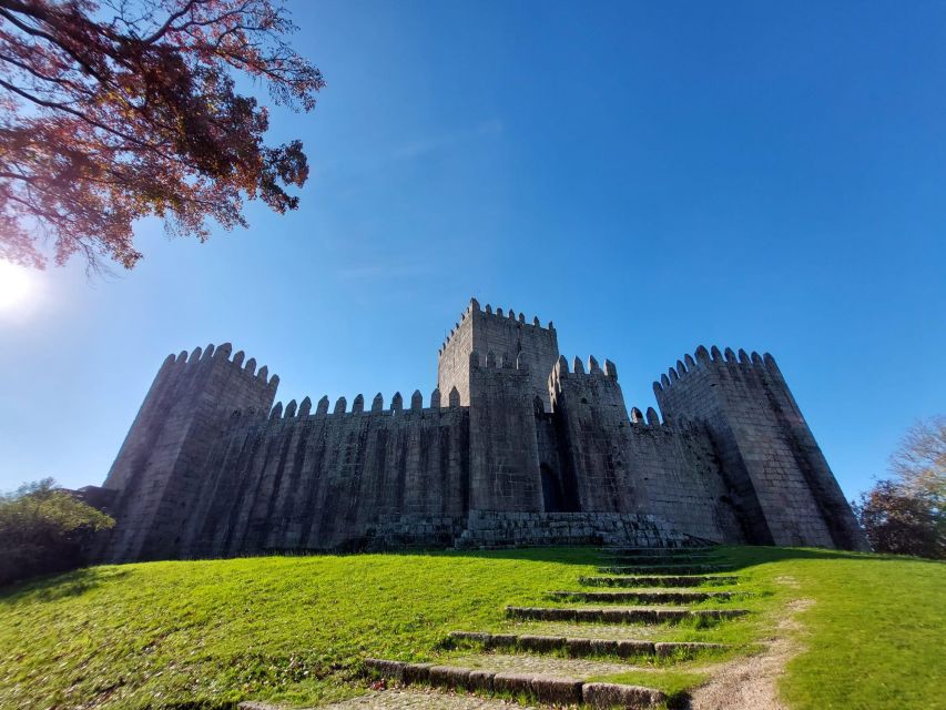 Guimarães City Tour - Discovering the Castle of Guimarães