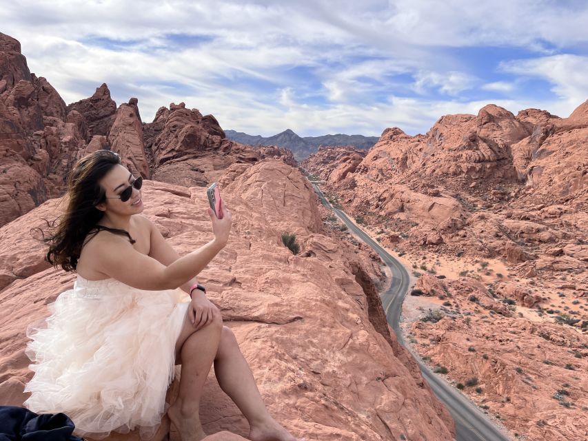 Las Vegas: Valley of Fire and Seven Magic Mountains Day Trip - Marveling at Atlatl Rock