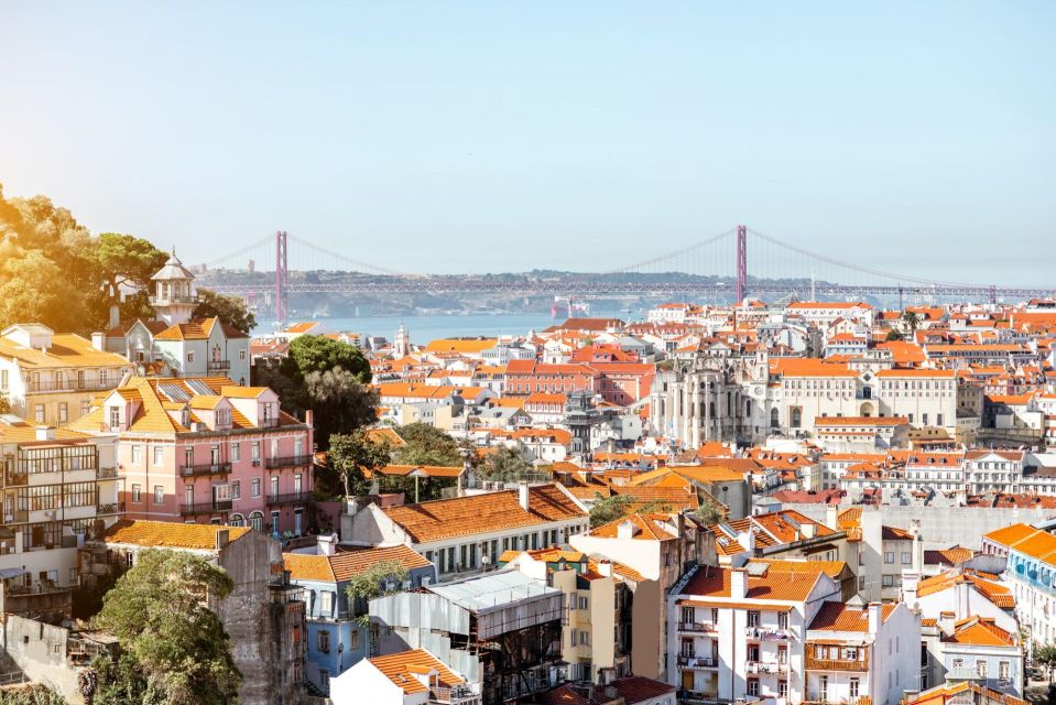 Lisbon: Express Walk With a Local in 60 Minutes - Experience Highlights