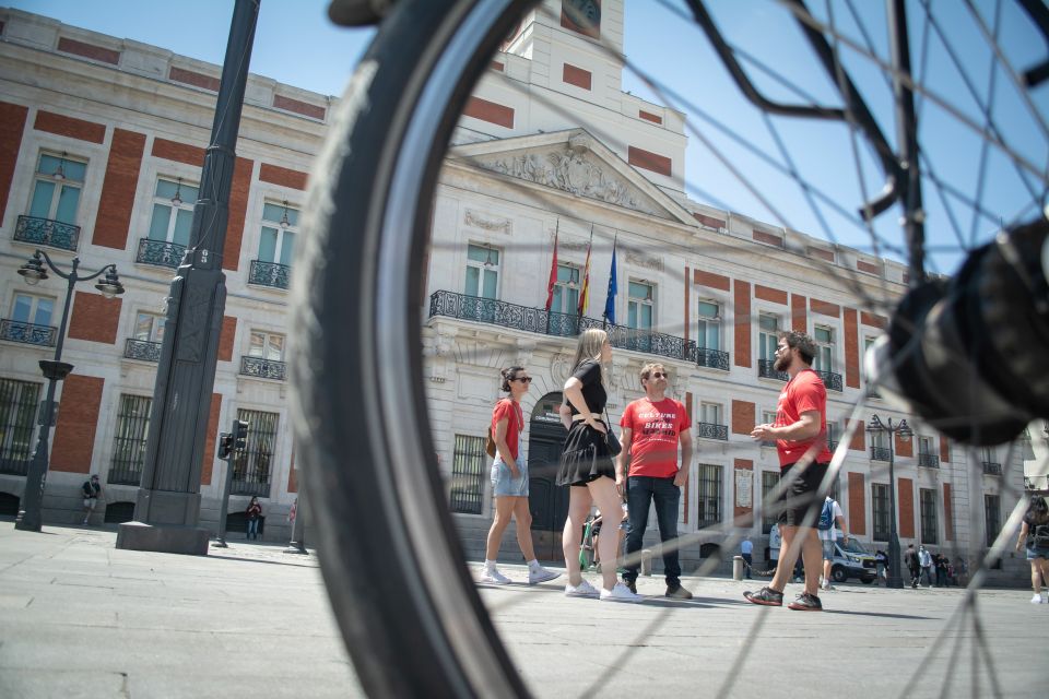 Madrid: Highlights Bike Tour With Optional E-Bike or Tapas - Itinerary Highlights