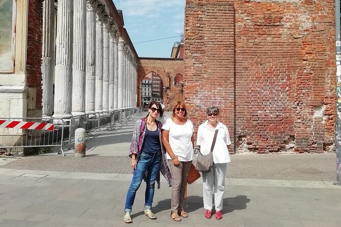 Milan : Private Custom Walking Tour With a Local Guide - Exploring Milans Highlights