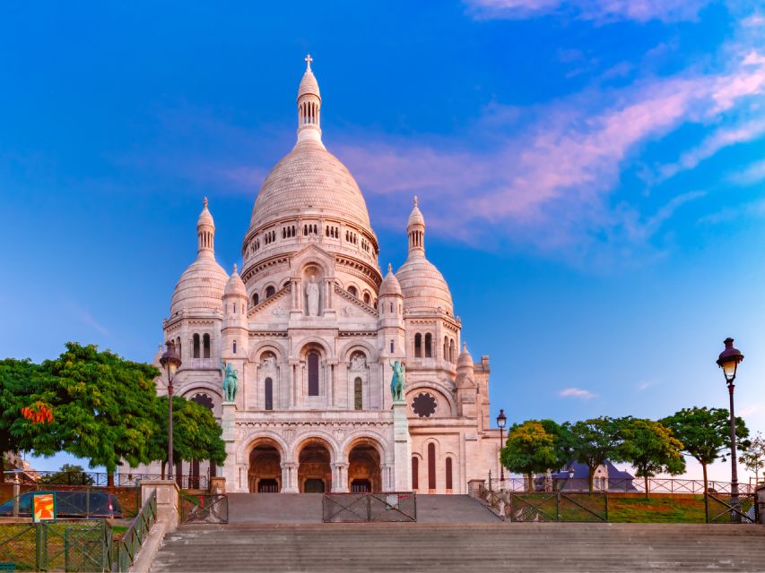 Montmartre: First Discovery Walk and Reading Walking Tour - Highlights of the Tour