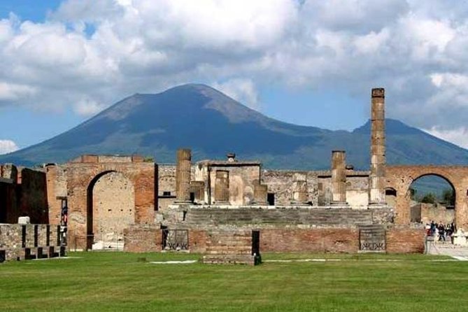 Naples City and Pompeii Half-Day Sightseeing Tour From Sorrento - Sights in Naples