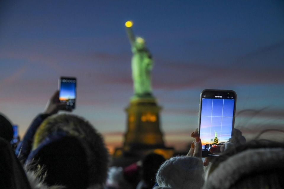 NYC: Statue of Liberty & Brooklyn Bridge Cruise - Experience Highlights