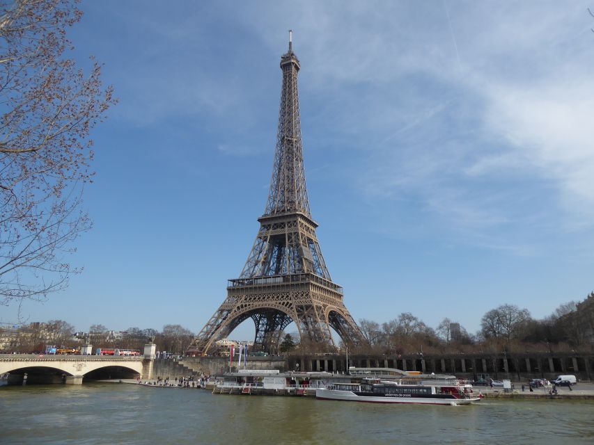 Paris: Guided Treasure Hunt Along the Seine River - Highlights