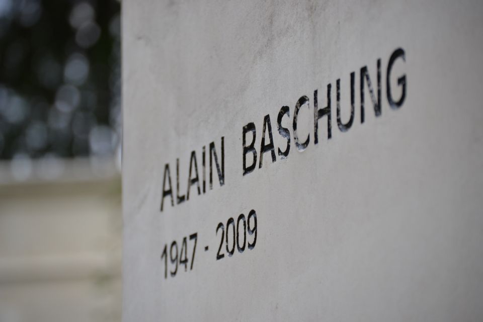 Paris: Pere Lachaise Cemetery Guided Tour in English - Funerary Art at the Cemetery