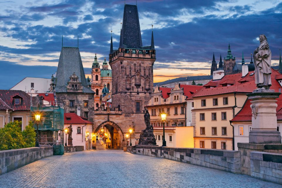 Prague: First Discovery Walk and Reading Walking Tour - Itinerary and Highlights