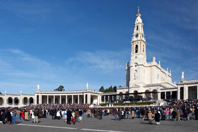 Private Tour to Fatima - Sanctuary Square and Basilica