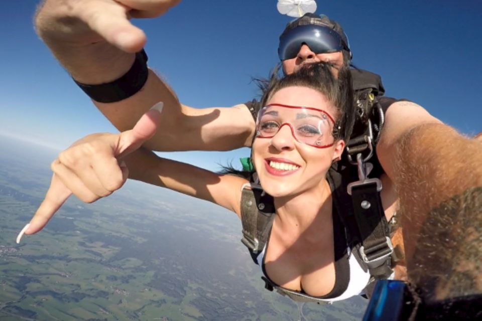 Punitz: Ultimate Tandem Skydiving Thrill - Freefall and Scenic Flight