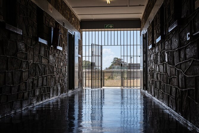 Robben Island Tour & Table Mountain Guided Tour - Nelson Mandelas Legacy