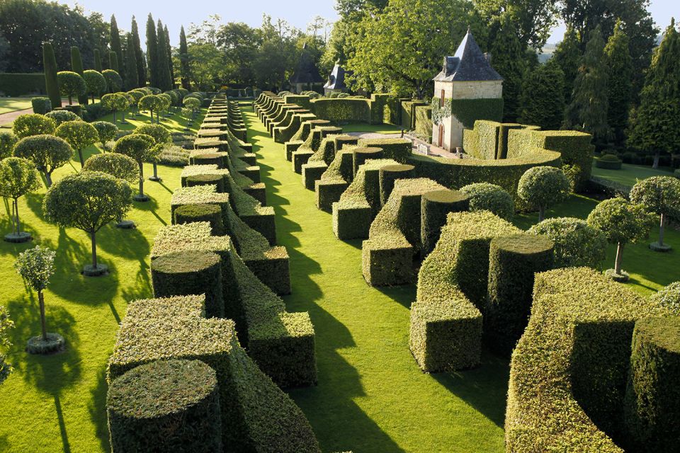 Salignac-Eyvigues: Gardens of Eyrignac Manor Entry Ticket - Picturesque Fountains and Reflective Waters