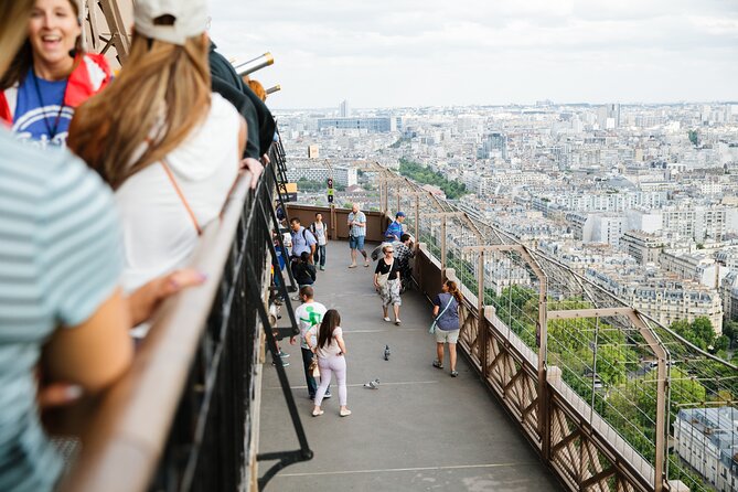 Small-Group Eiffel Tower Tour With Reserved Entry & Summit Access - Tour Inclusions