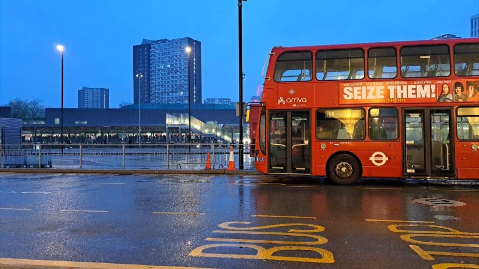 Southbank Walking Tour: The Globe & Southwark Cathedral - Meeting Point and Cancellation Policy