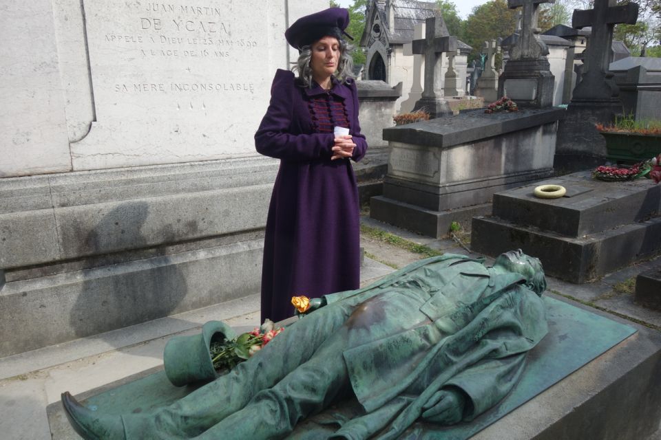 The Père Lachaise Cemetery, Guided by the Great Sibylle - Highlights of the Cemetery