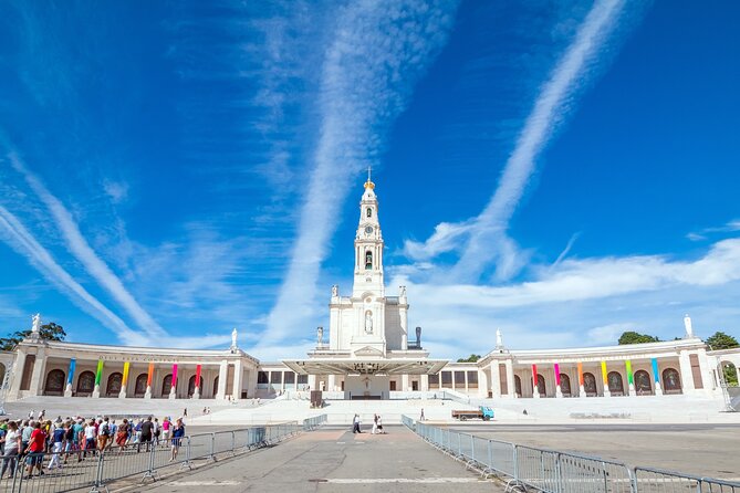 Three Cities in One Day Tour: Sintra, Nazaré, Fátima From Lisbon - Transportation and Accessibility