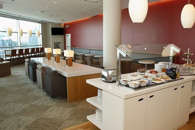 Toronto Pearson International Airport Plaza Premium Lounges - Workstation Facilities