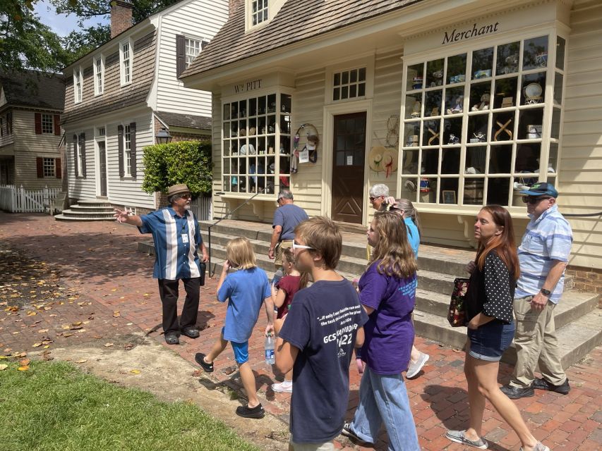 Williamsburg: Christmastime in Virginia Walking Tour - Experience Highlights