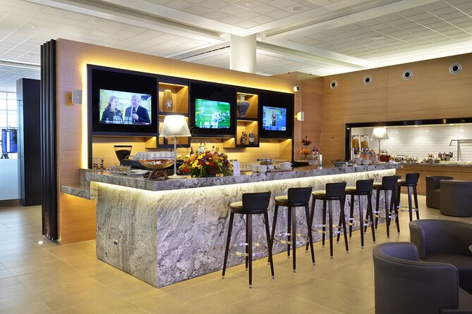 Winnipeg Richardson International Airport Plaza Premium Lounge - Food and Beverage