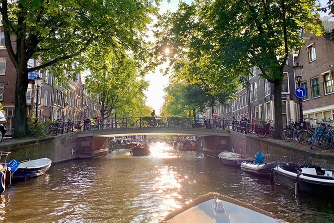 Amsterdam Canal Cruise With German Guide and Unlimited Drinks - Meeting Point Details