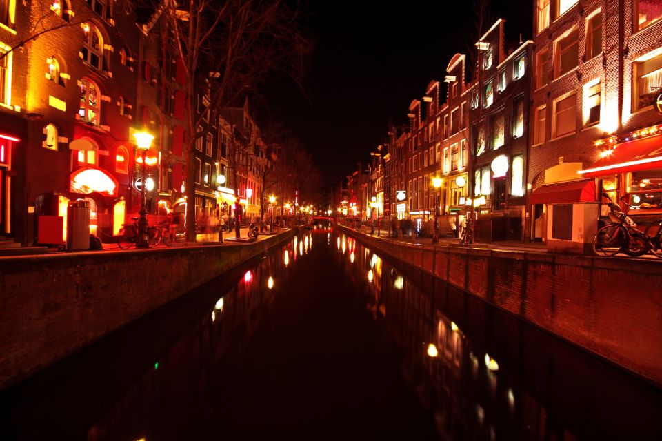 Amsterdam: Red Light District Hunt - Age and Arrival Requirements