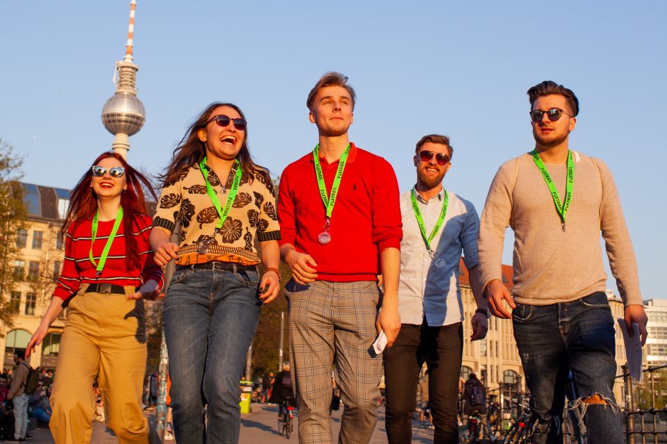 Berlin: Scavenger Hunt, Sightseeing & Outdoor Escape Game - Duration and Group Size