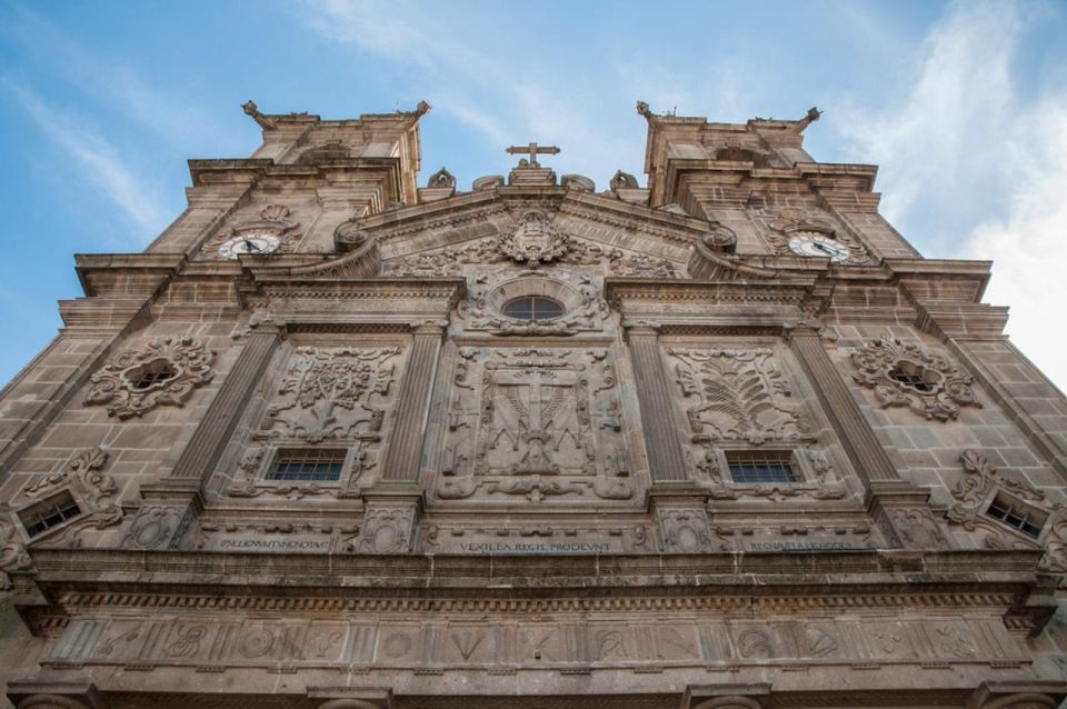 Braga's Festive Lights: A Christmas Journey - Braga Cathedral