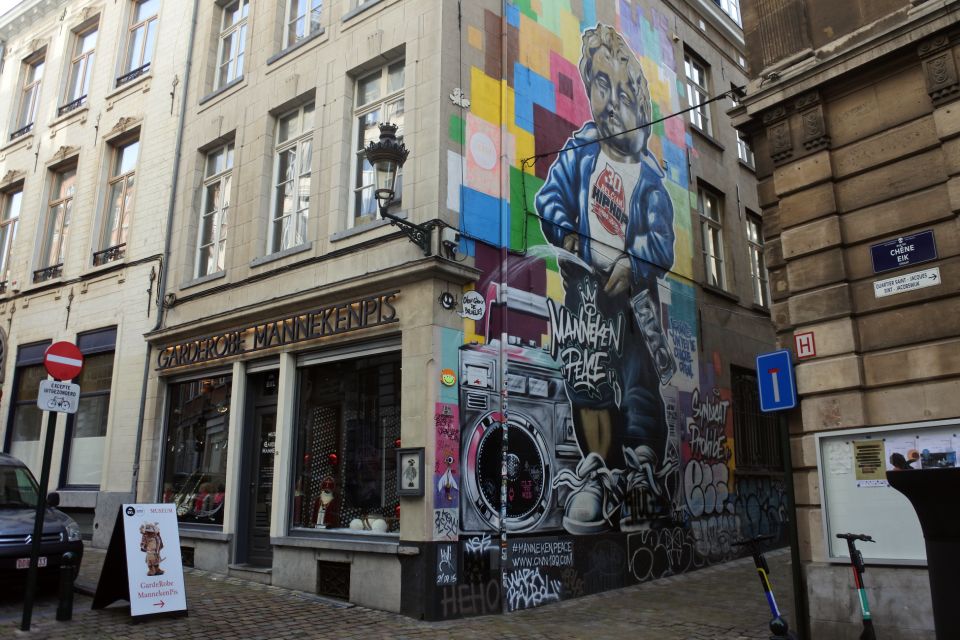 Brussels: the Comic Book Walls Walking Tour - Meeting Point and Guide