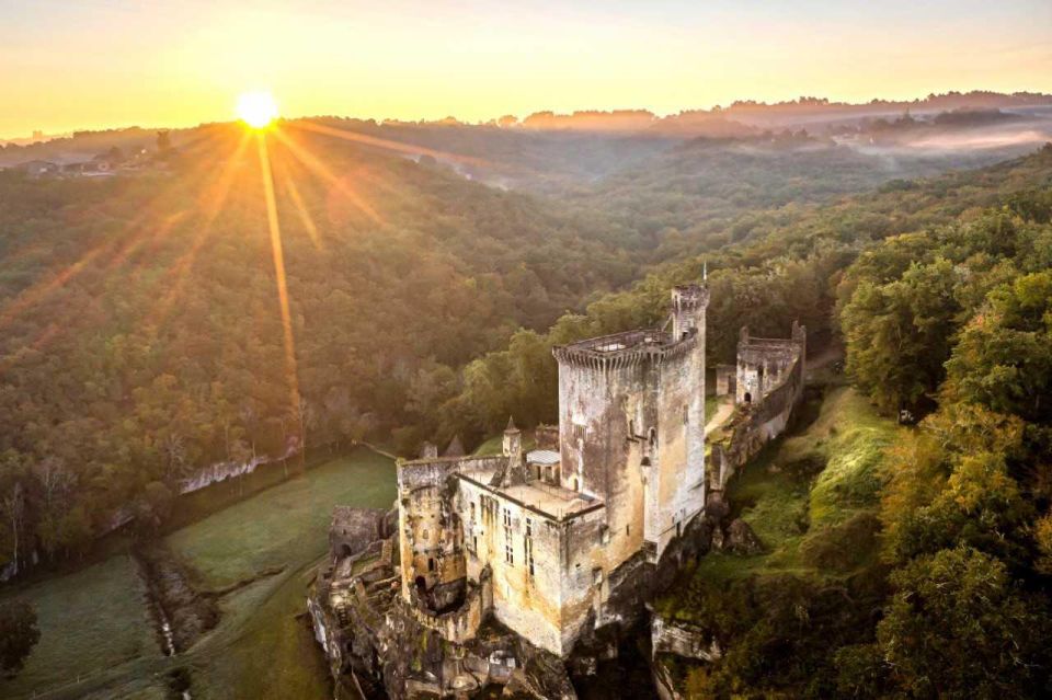 Château De Commarque: The Mystery of the Forgotten Fortress - Legendary Valley and Cliff Setting