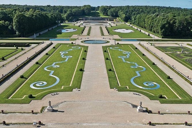 Chateau of Fontainebleau and Vaux Le Vicomte 9-Hour Private Tour - Pricing and Cancellation Policy