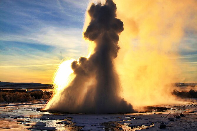 Day Trip to the Golden Circle and Blue Lagoon From Reykjavik - Visiting the Kerid Crater