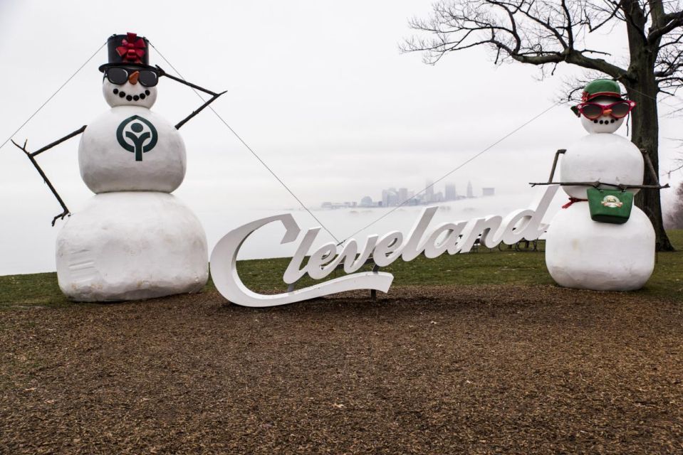 Enchanted Cleveland Holiday Walking Tour - Live Tour Guide