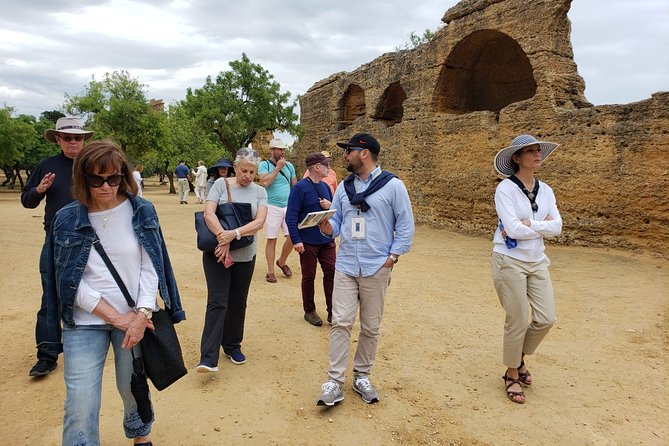 I Tour With the Archaeologist: Group Visit at Sunset to the Valley of the Temples - Guided Tour of Temples and Valleys