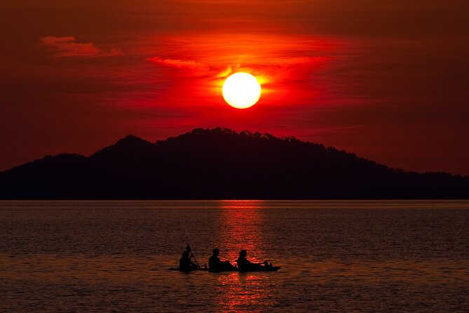 Illuminated Night Kayaking at the Elysian Resort - Alcoholic Beverages and Refreshments